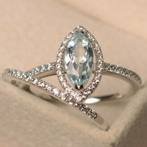 Jewelry - Women’s silver 2 pc fashion blue silver ring set